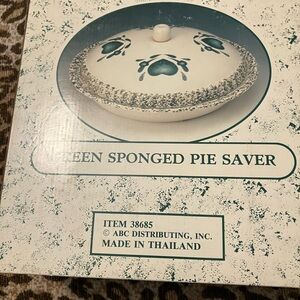 Green Heart Pie Taker 10 3/4" NPL Lillian Vernon Stoneware White Green Sponge